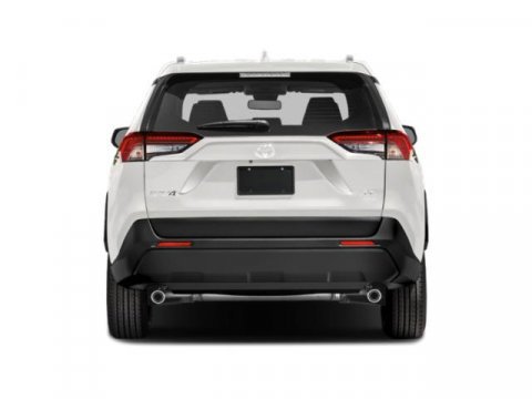Used 2021 Toyota RAV4 LE FWD image 5