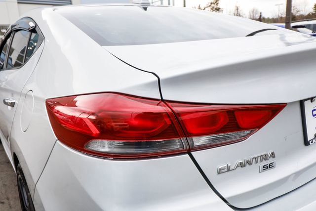 Used 2017 Hyundai Elantra SE image 17