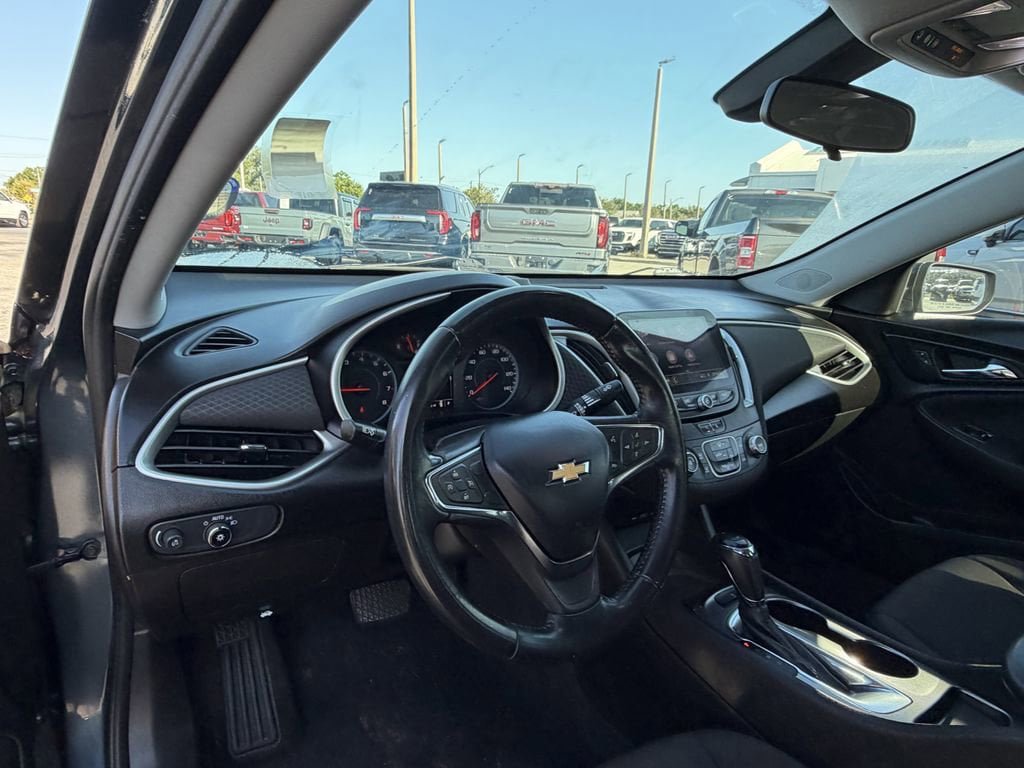 Used 2020 Chevrolet Malibu RS FWD image 18