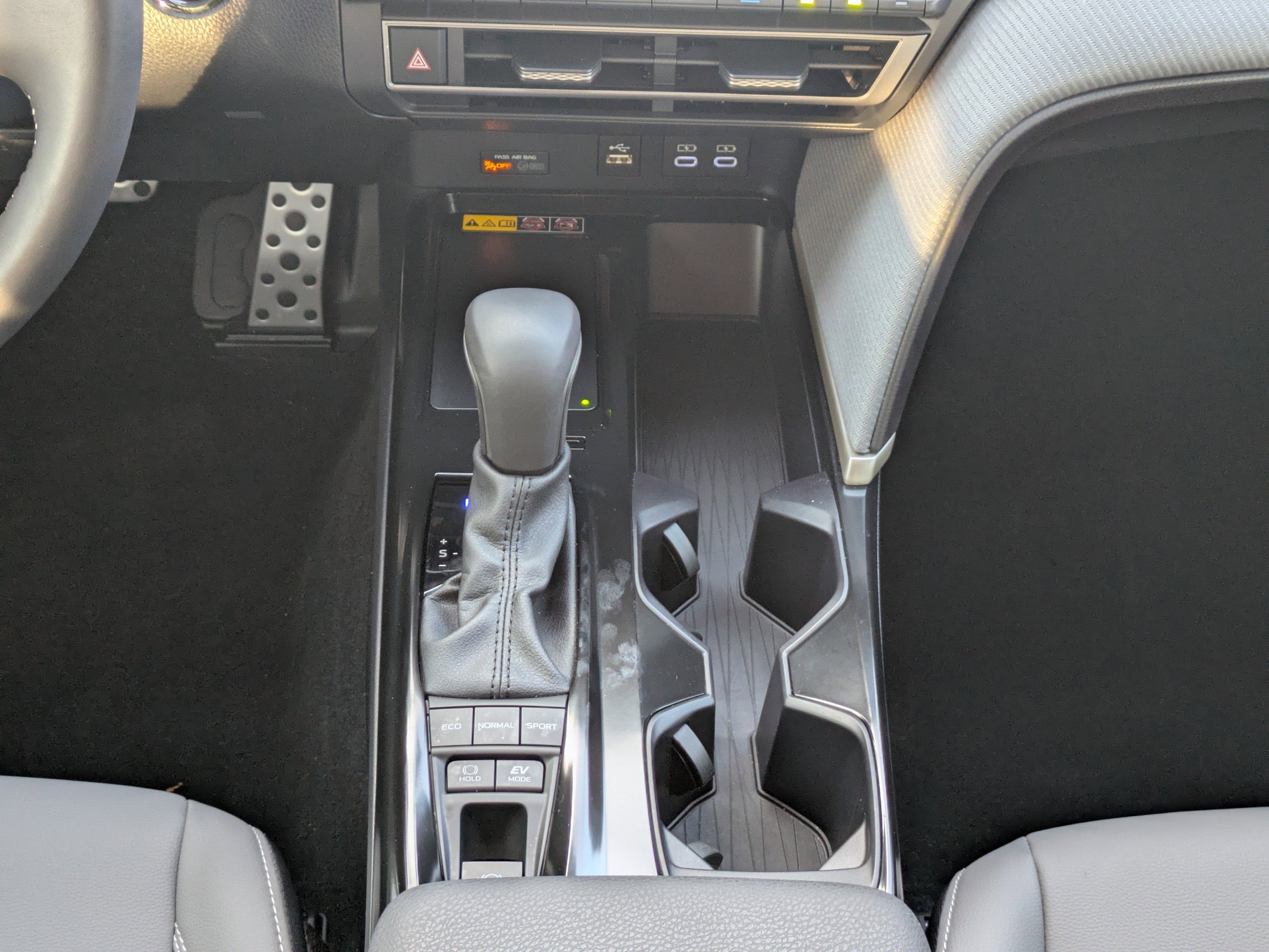 Used 2025 Toyota Camry SE w/ Multimedia Upgrade Package image 19