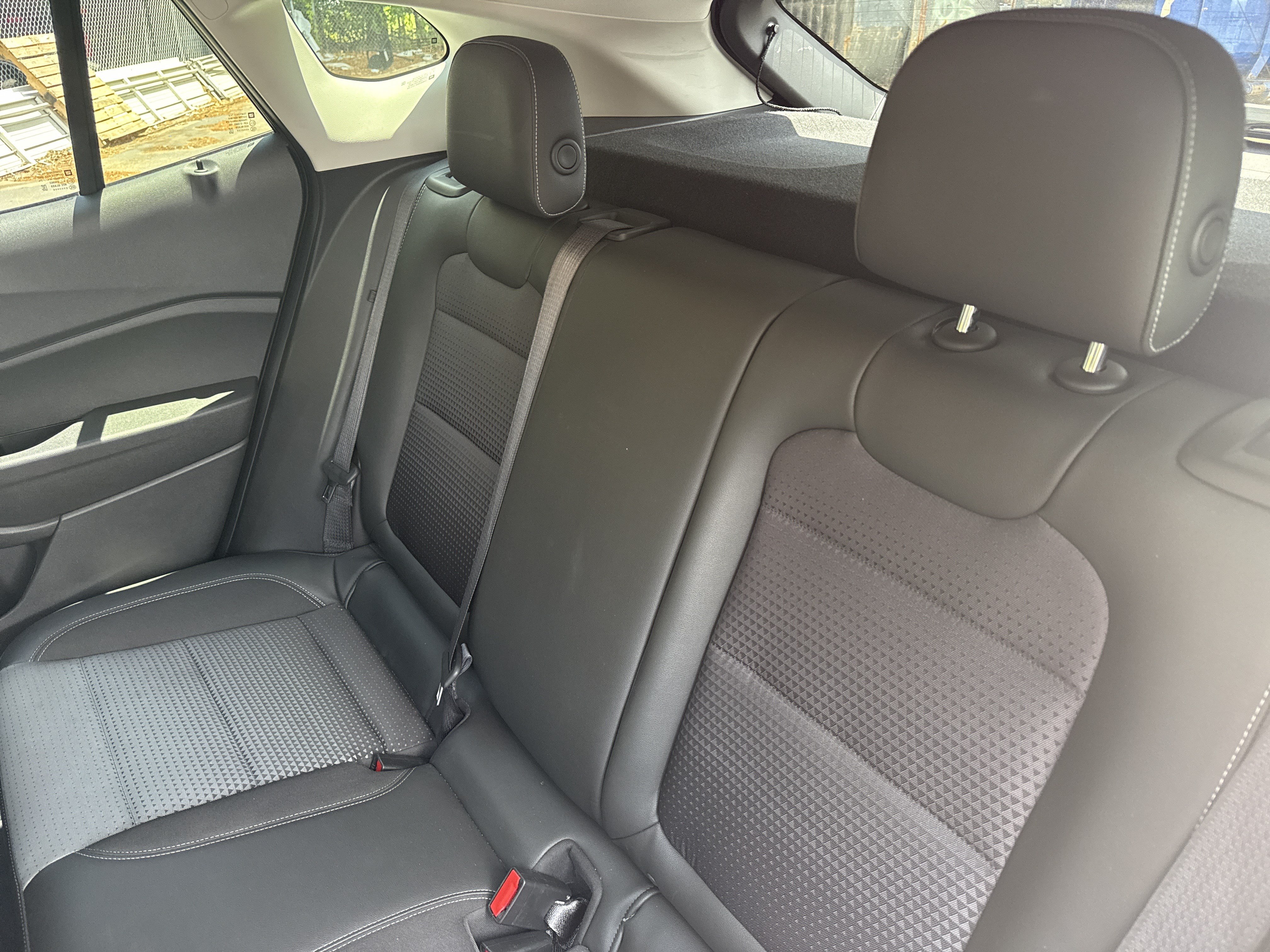 Used 2025 Chevrolet Trax LT FWD image 27