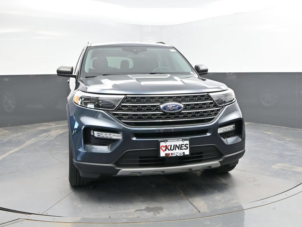 Used 2024 Ford Explorer XLT w/ Equipment Group 202A AWD/4WD image 4