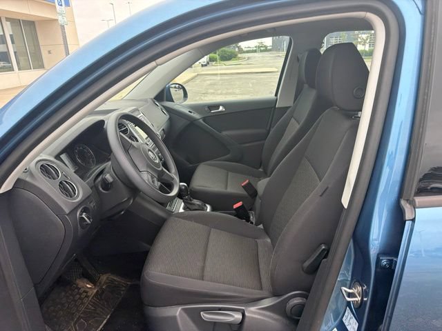 Used 2017 Volkswagen Tiguan S FWD image 2