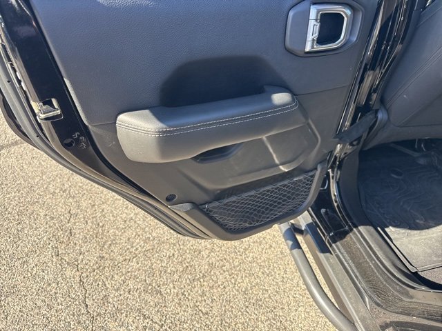 Used 2018 Jeep Wrangler Unlimited Sahara image 12