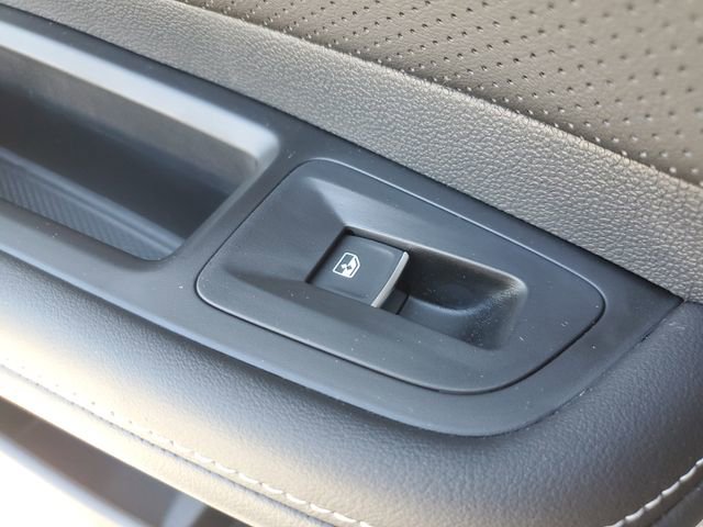 Certified 2025 Volkswagen Atlas Cross Sport SE image 14