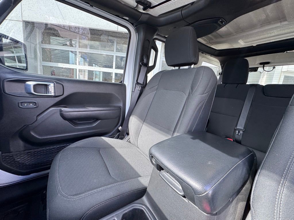 Used 2022 Jeep Wrangler Unlimited Sport image 31