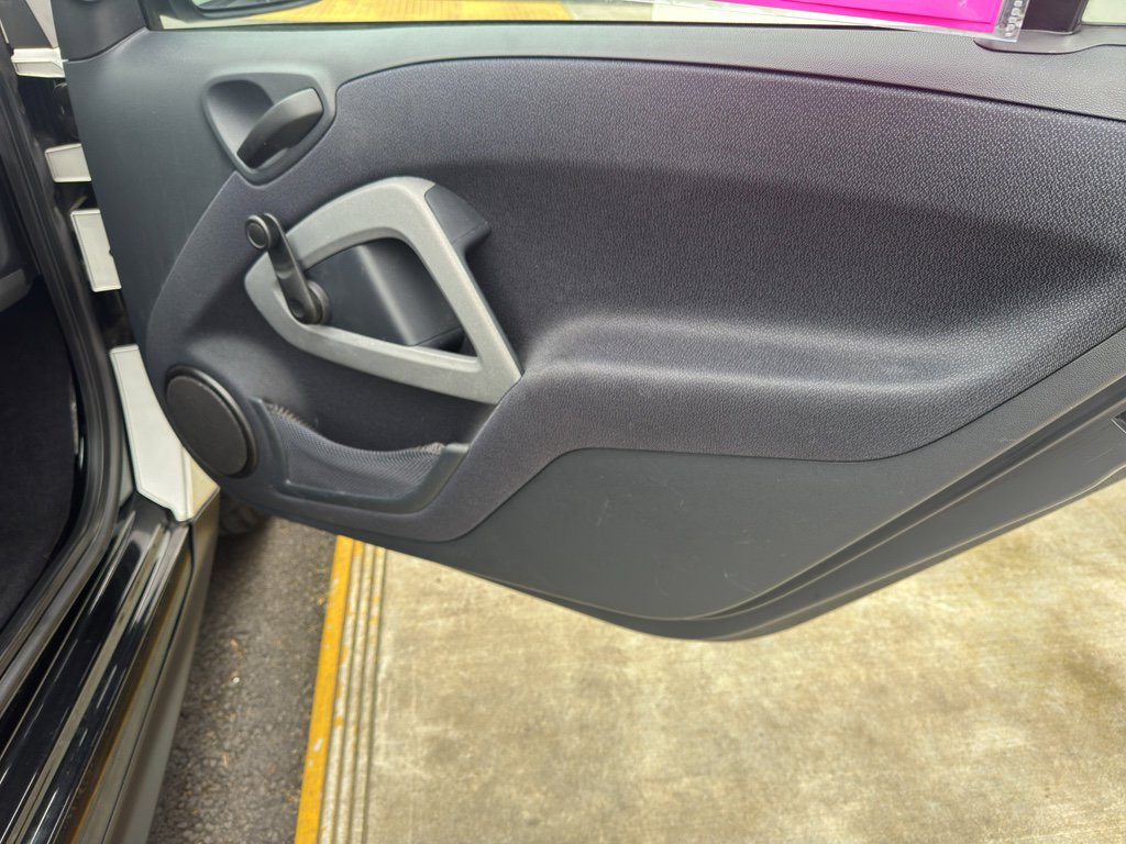 Used 2015 smart fortwo pure image 15