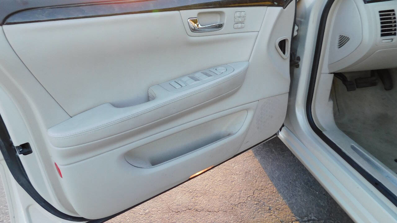 Used 2011 Cadillac DTS FWD image 41