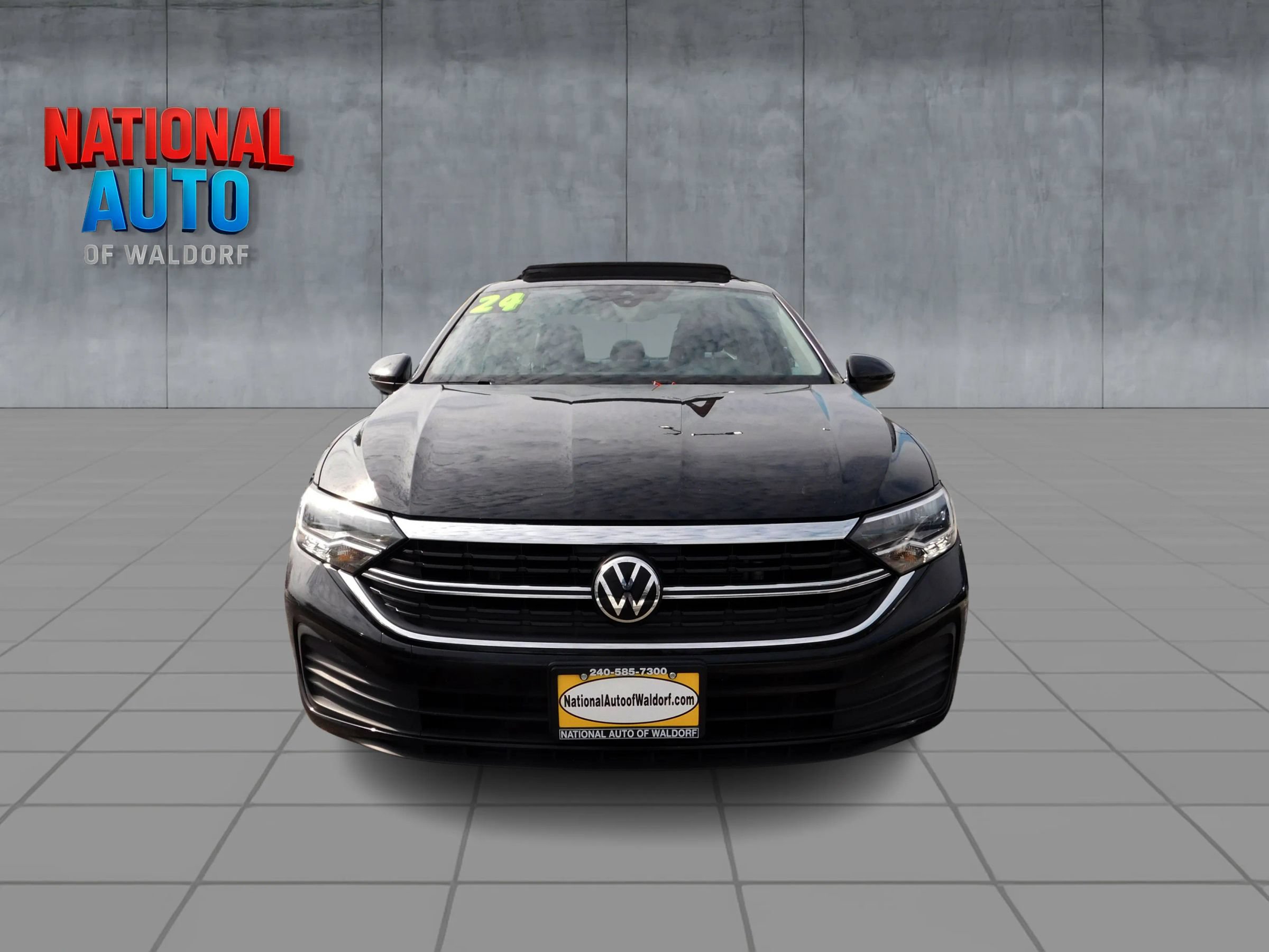 Used 2024 Volkswagen Jetta SE FWD image 3