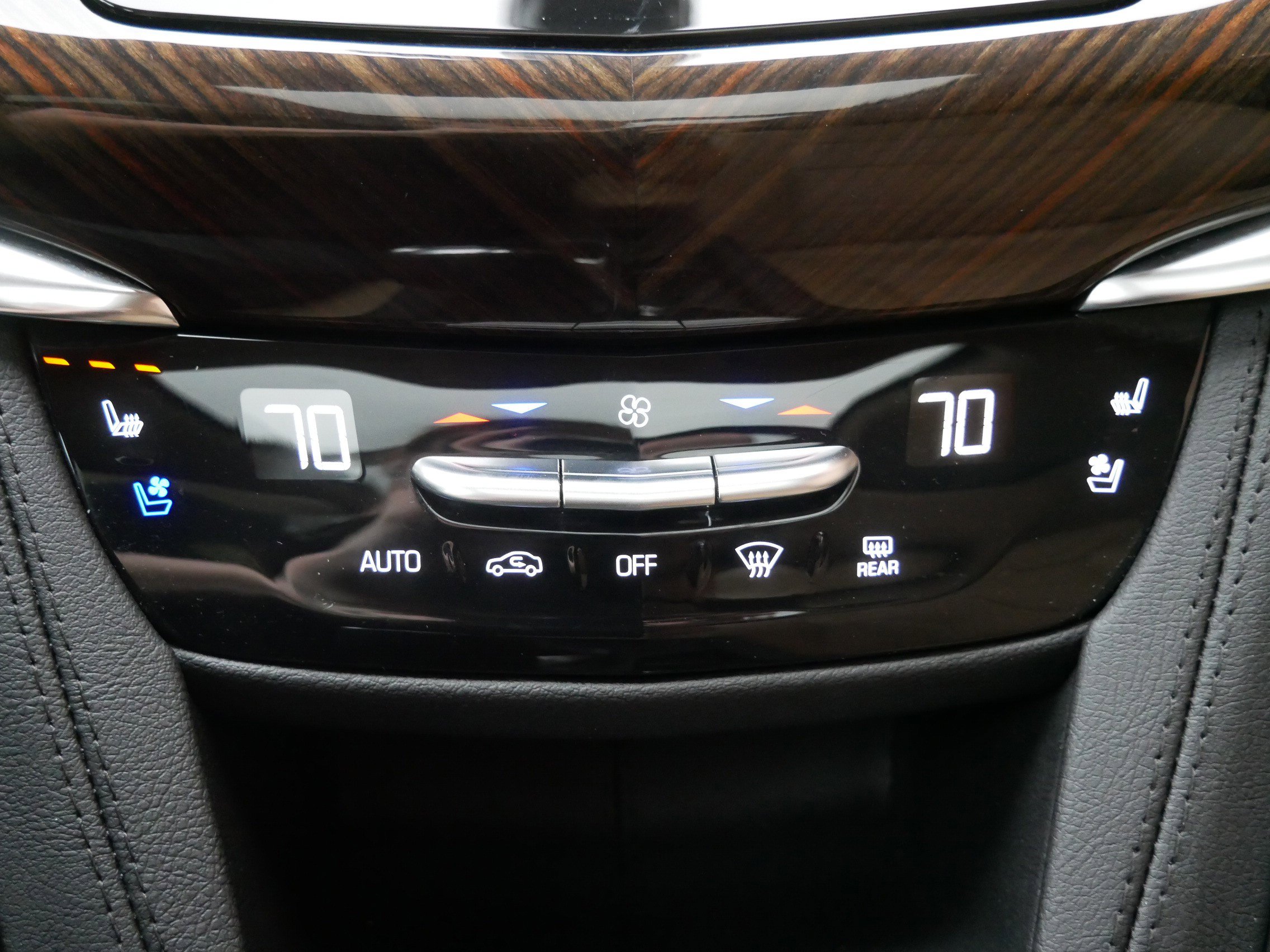 Certified 2024 Cadillac XT6 Sport w/ Platinum Package AWD/4WD image 19