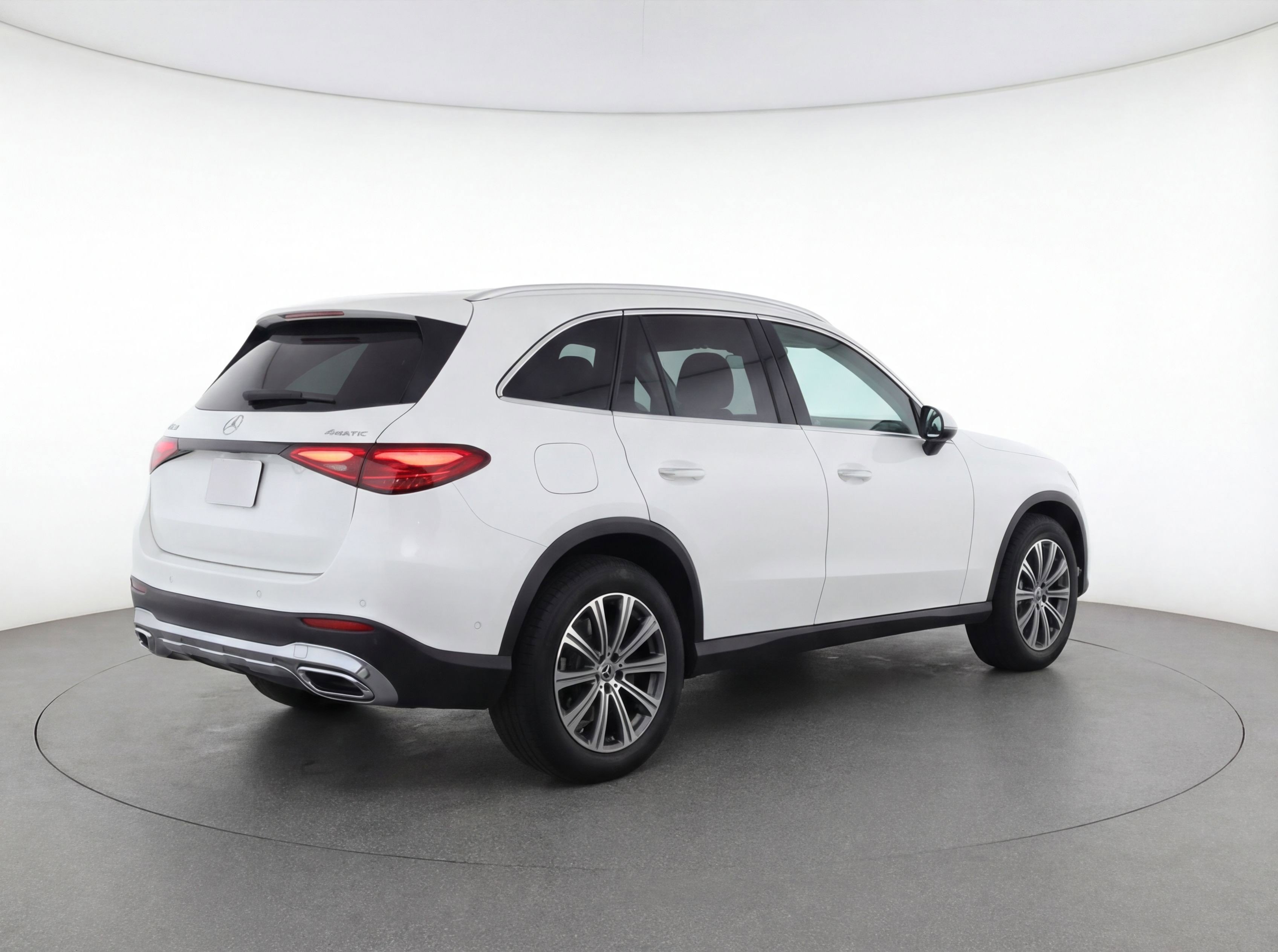 Used 2024 Mercedes-Benz GLC 300 4MATIC image 9