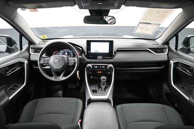Used 2025 Toyota RAV4 LE AWD/4WD image 15