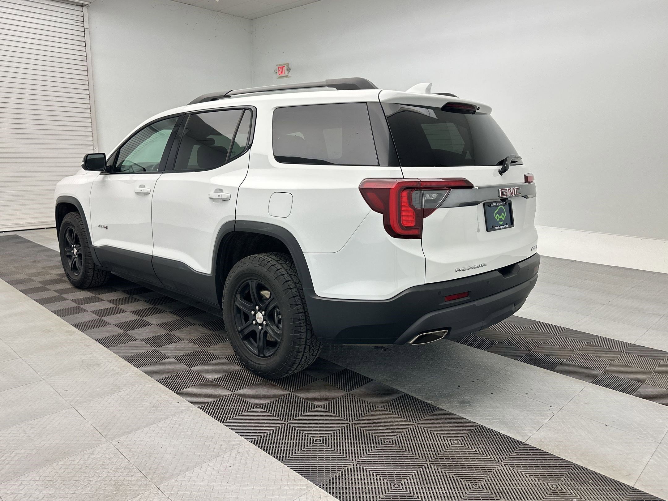 Certified 2023 GMC Acadia AT4 w/ Technology Package AWD/4WD image 3
