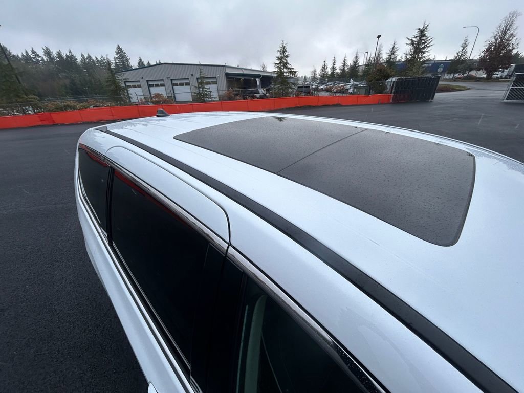 Used 2024 Chrysler Pacifica Limited image 28