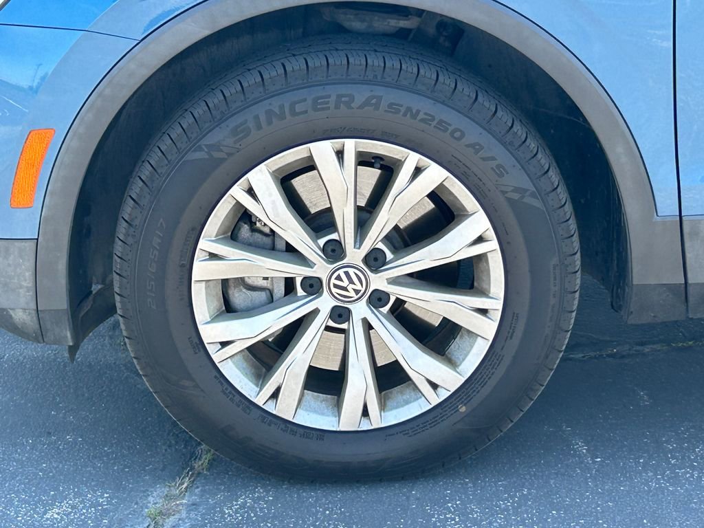 Used 2019 Volkswagen Tiguan SE w/ Panoramic Sunroof Package AWD/4WD image 13