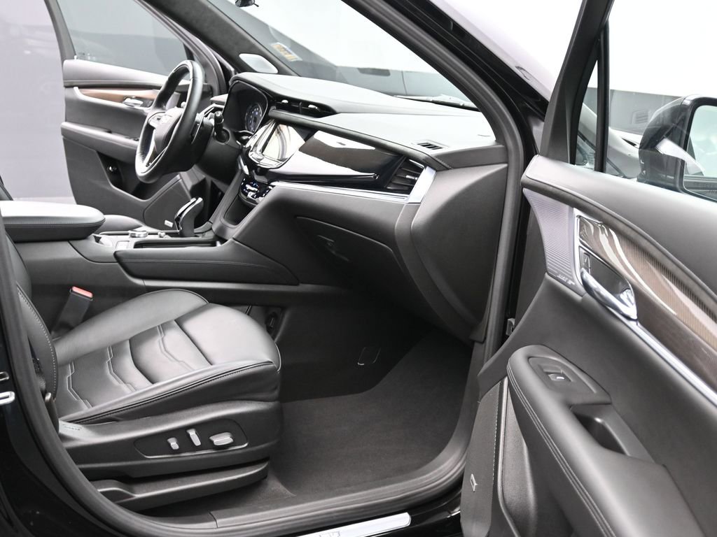 Certified 2025 Cadillac XT6 Sport w/ Platinum Package AWD/4WD image 18