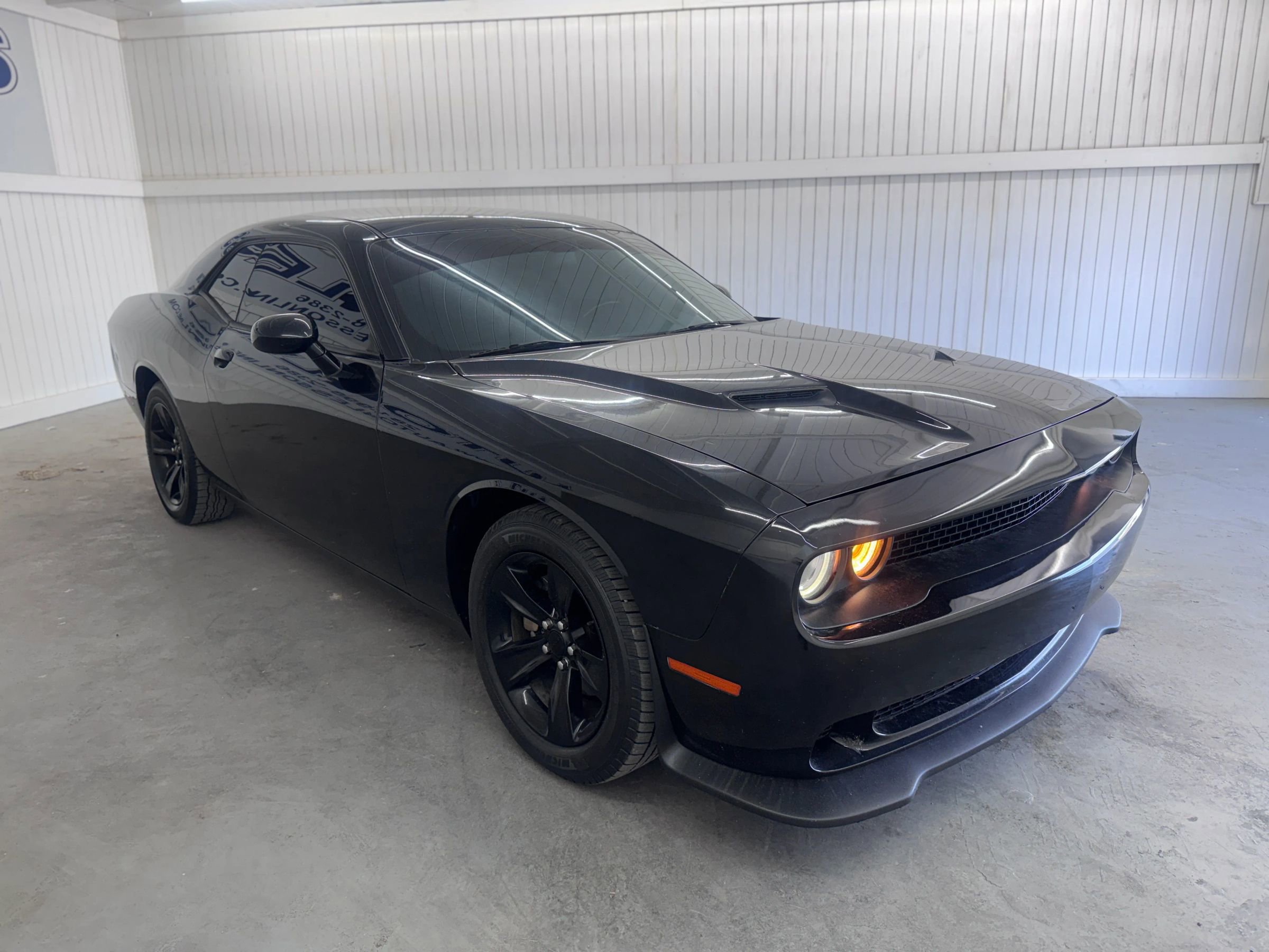 Used 2016 Dodge Challenger SXT RWD image 3