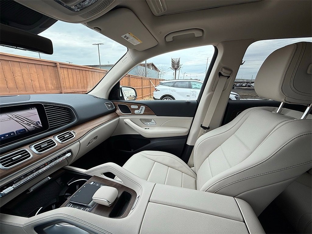 Used 2025 Mercedes-Benz GLE 350 4MATIC image 5