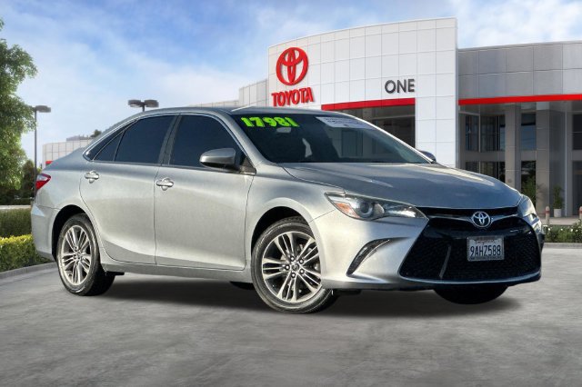 Certified 2017 Toyota Camry SE FWD image 2