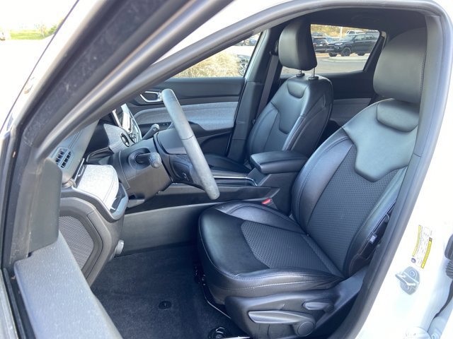 Used 2024 Jeep Compass Latitude image 17