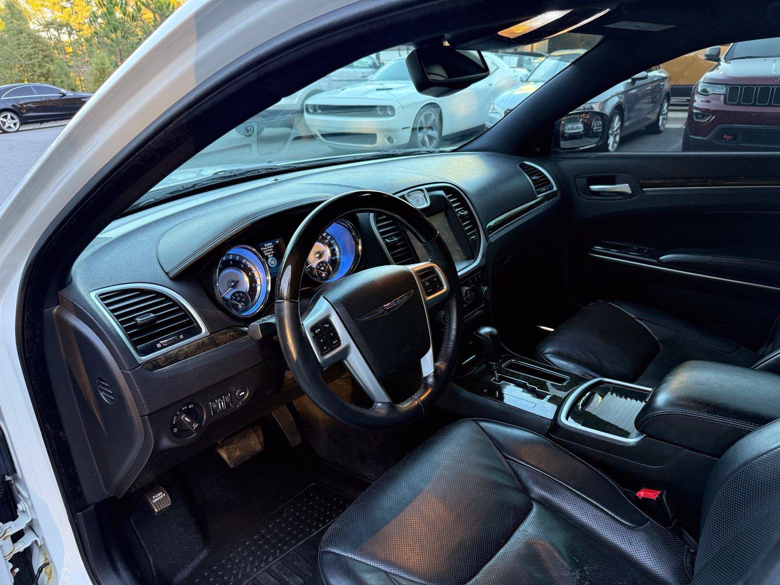 Used 2014 Chrysler 300 C RWD image 16
