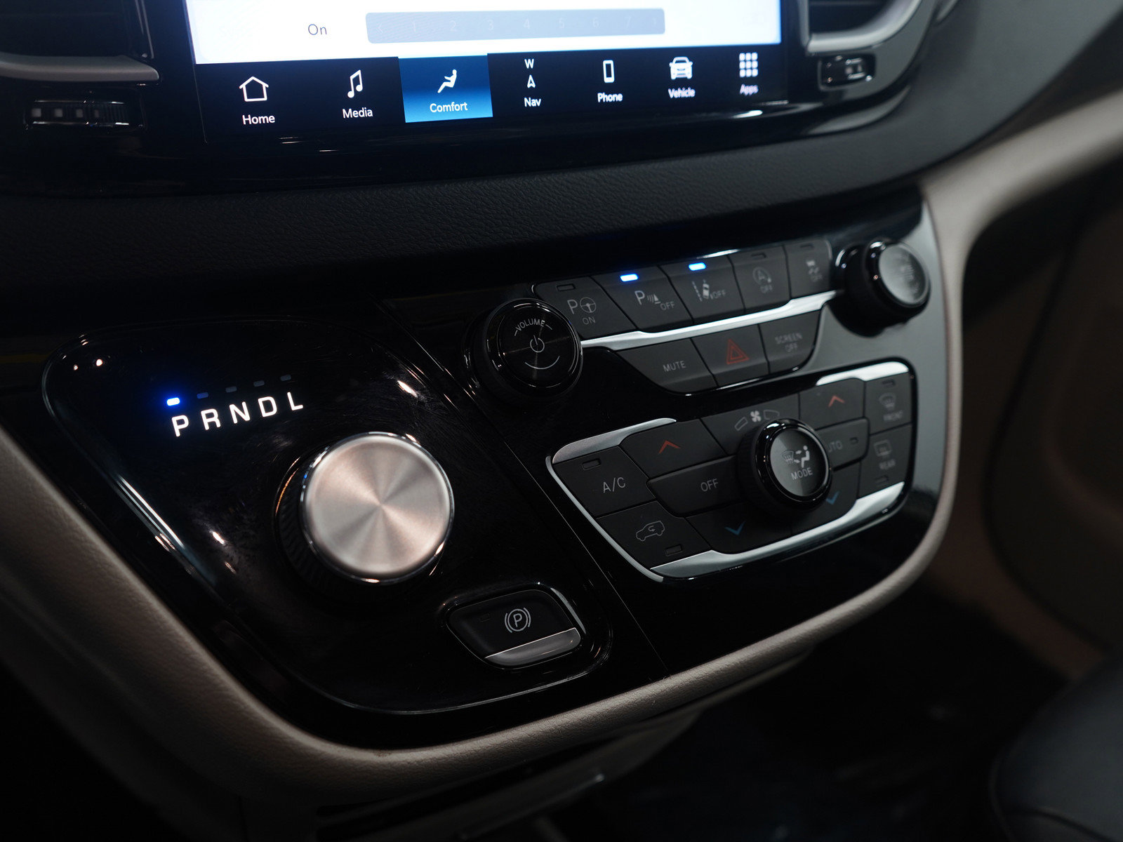 Used 2022 Chrysler Pacifica Touring-L w/ Uconnect Theater Family Group image 22