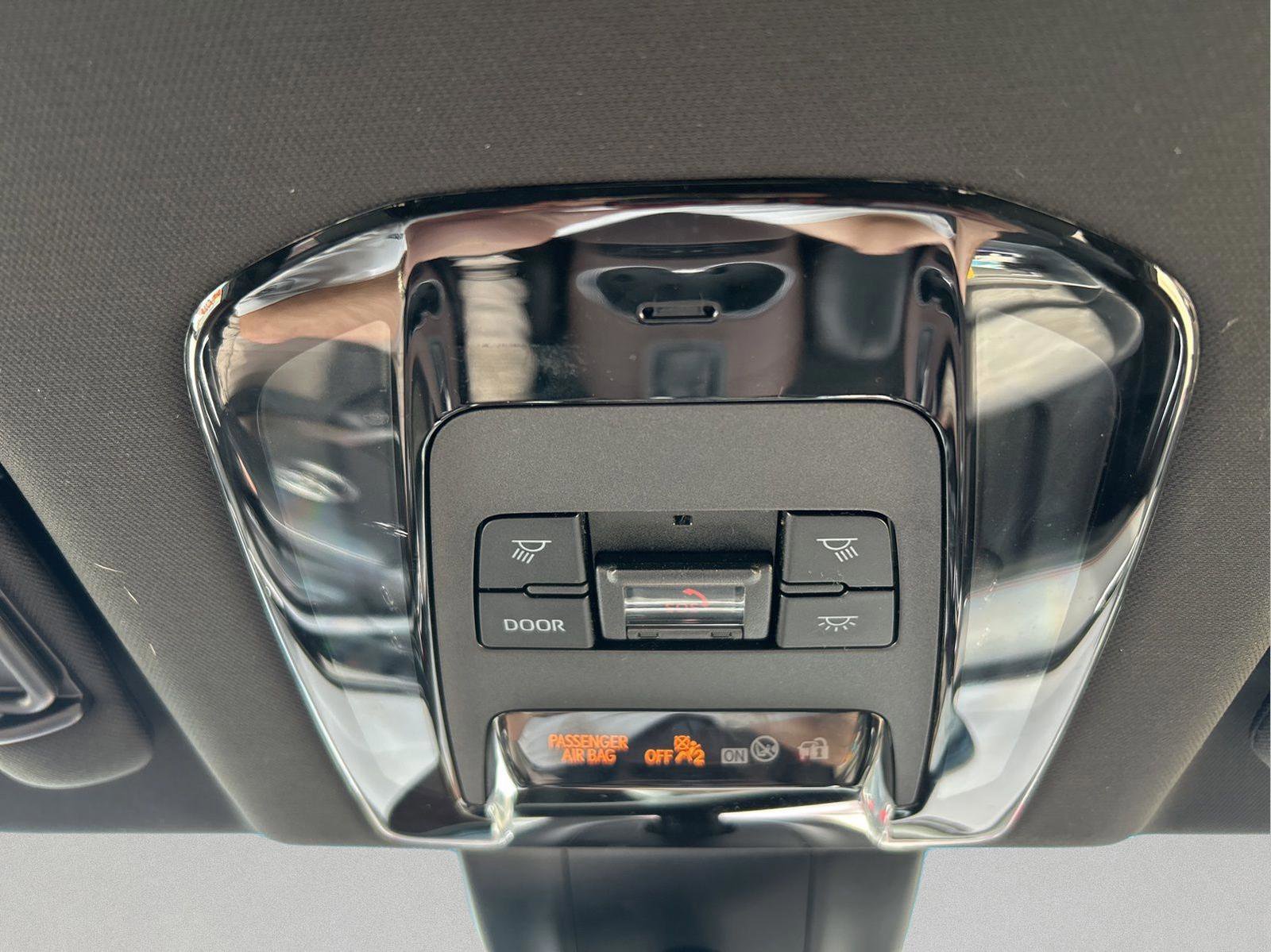 Used 2021 Toyota Venza XLE w/ Softex Package image 33