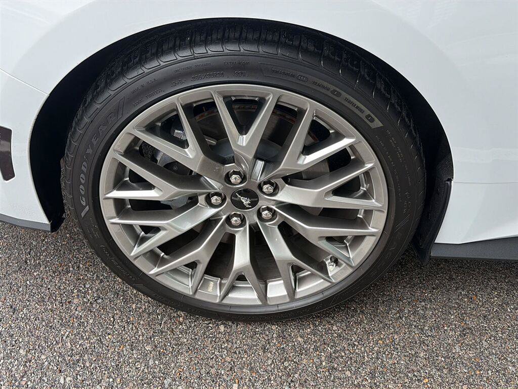 Used 2025 Ford Mustang GT Premium RWD image 13