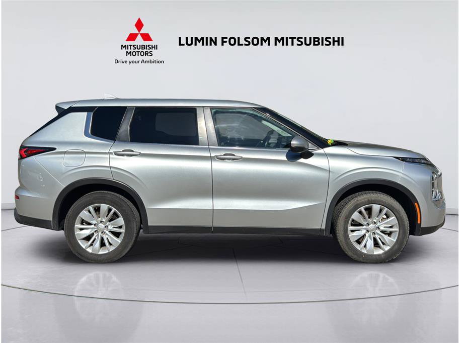 Used 2025 Mitsubishi Outlander ES FWD image 6