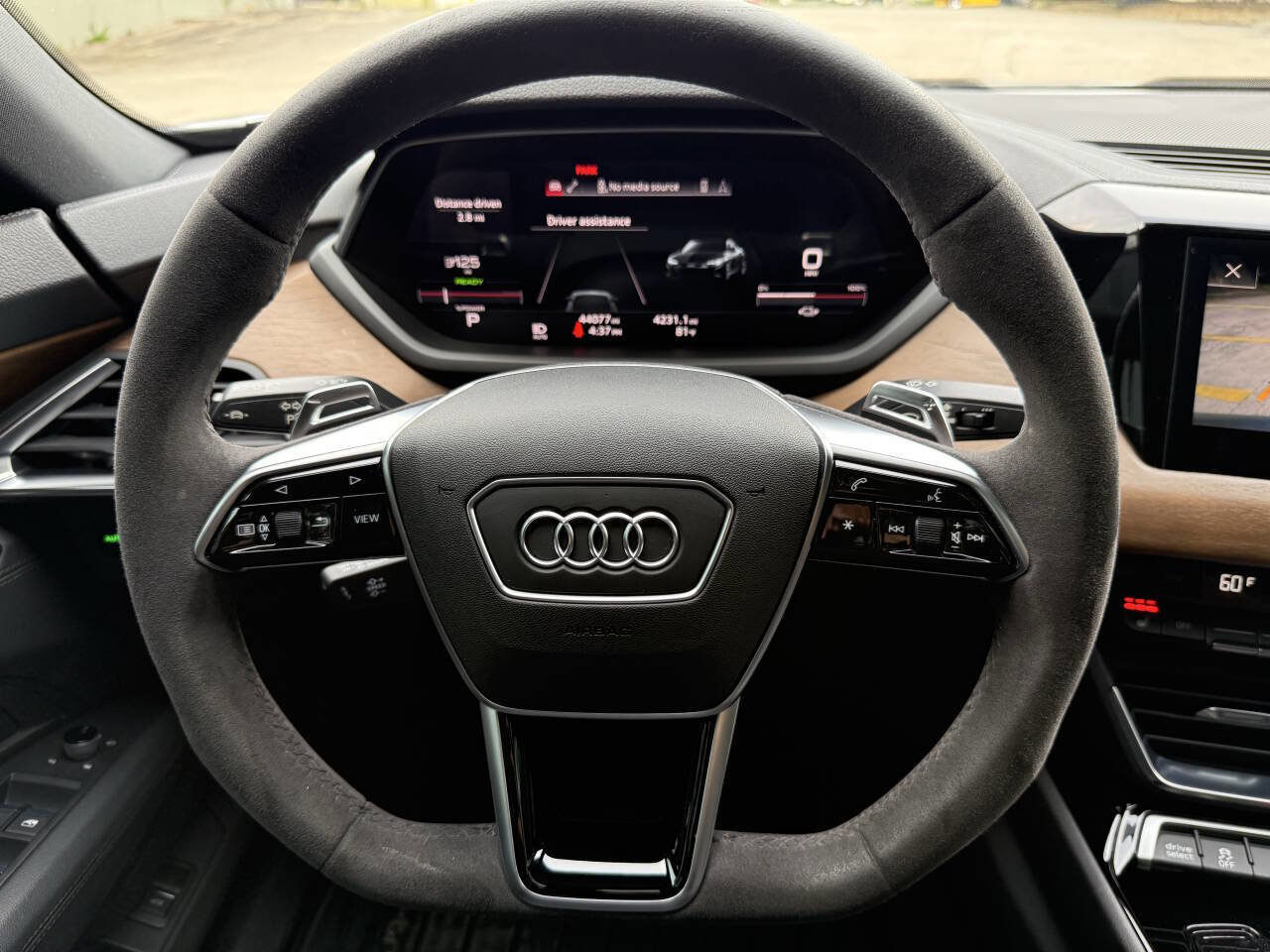 Used 2022 Audi e-tron GT Premium Plus image 36