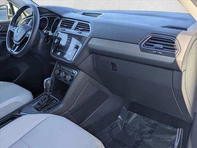 Used 2020 Volkswagen Tiguan SE w/ Panoramic Sunroof Package image 22