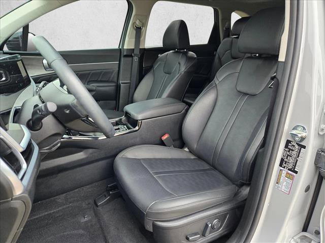 Used 2025 Kia Sorento SX image 16