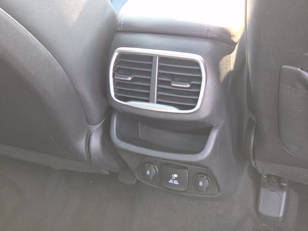 Used 2020 Hyundai Santa Fe Limited AWD/4WD image 18