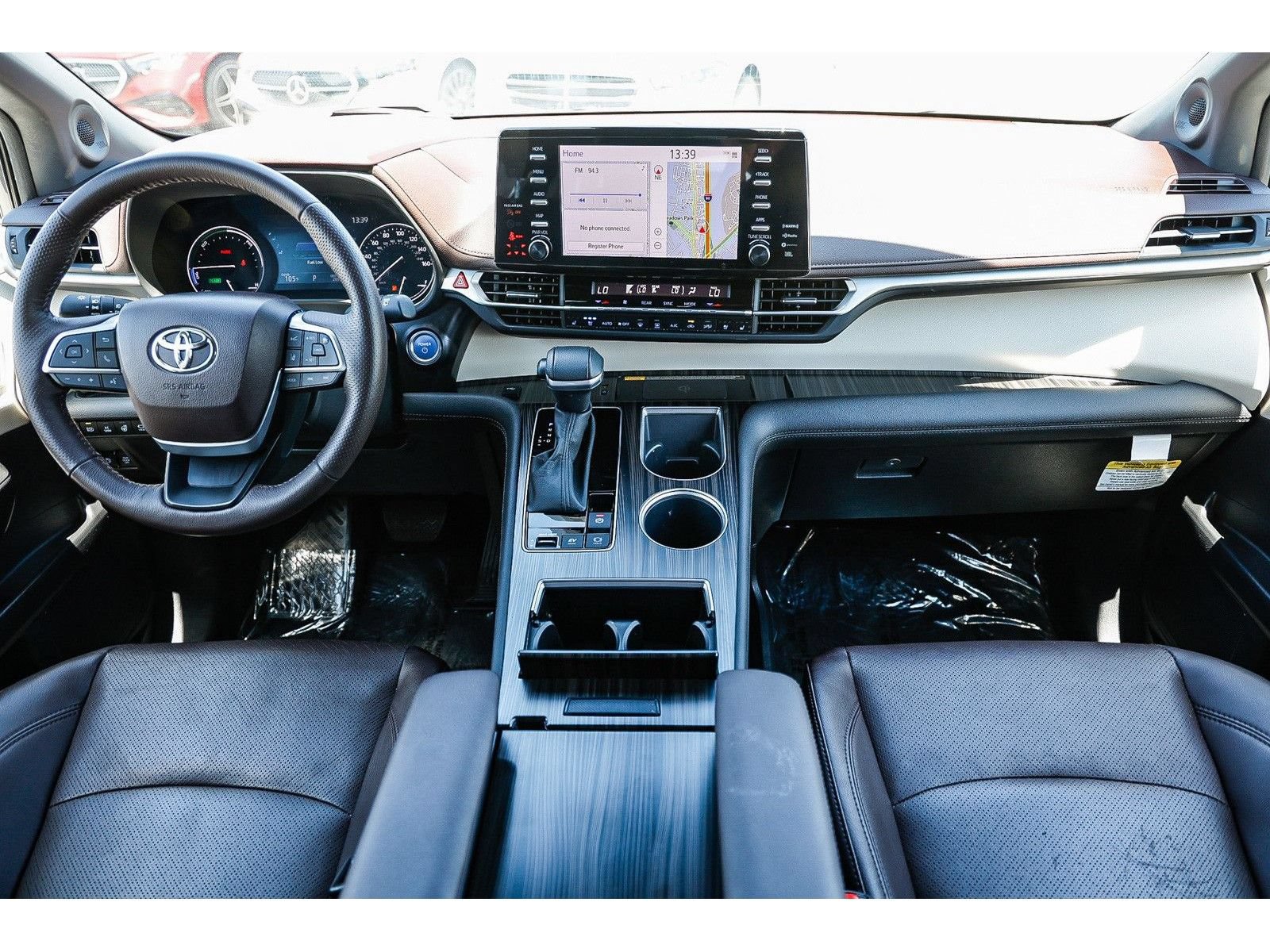 Used 2024 Toyota Sienna Platinum FWD image 11