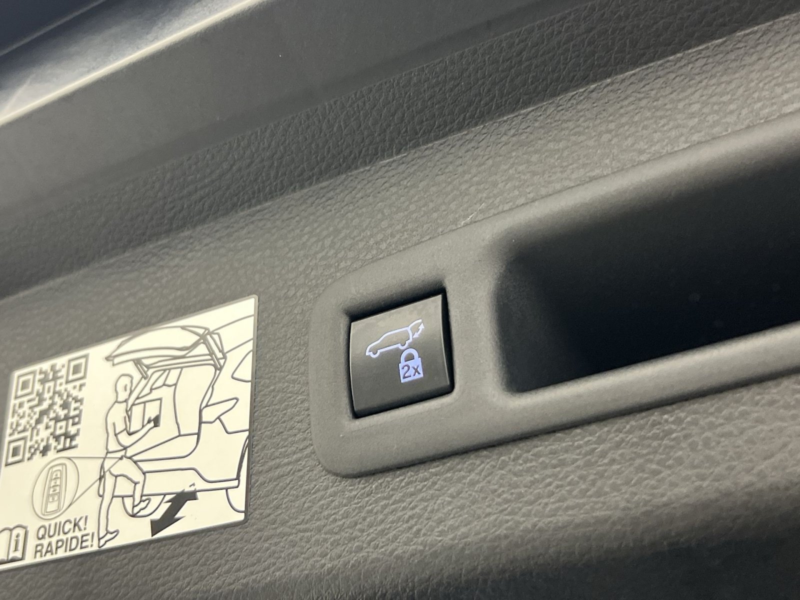 Used 2022 Toyota Sienna XLE FWD image 28