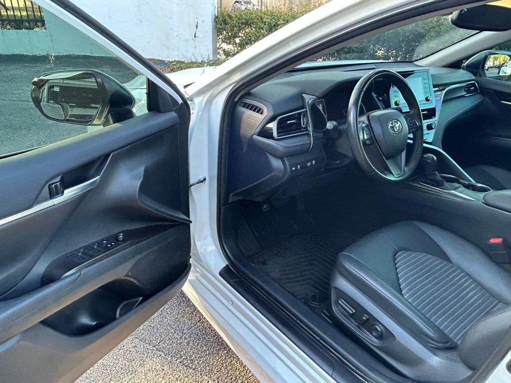 Used 2024 Toyota Camry SE w/ Convenience Package image 15