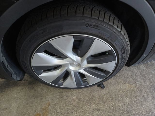 Used 2023 Tesla Model Y Long Range AWD/4WD image 13