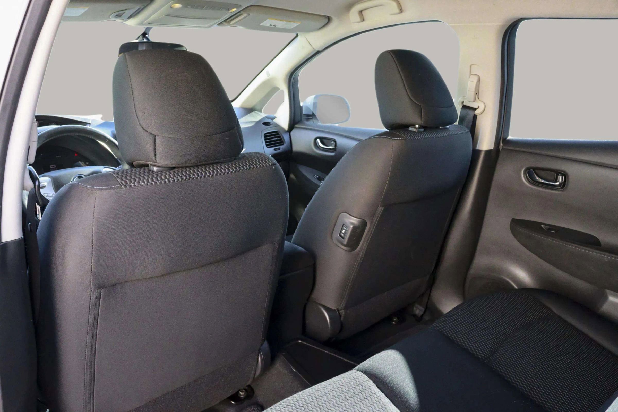 Used 2015 Nissan Leaf S image 25