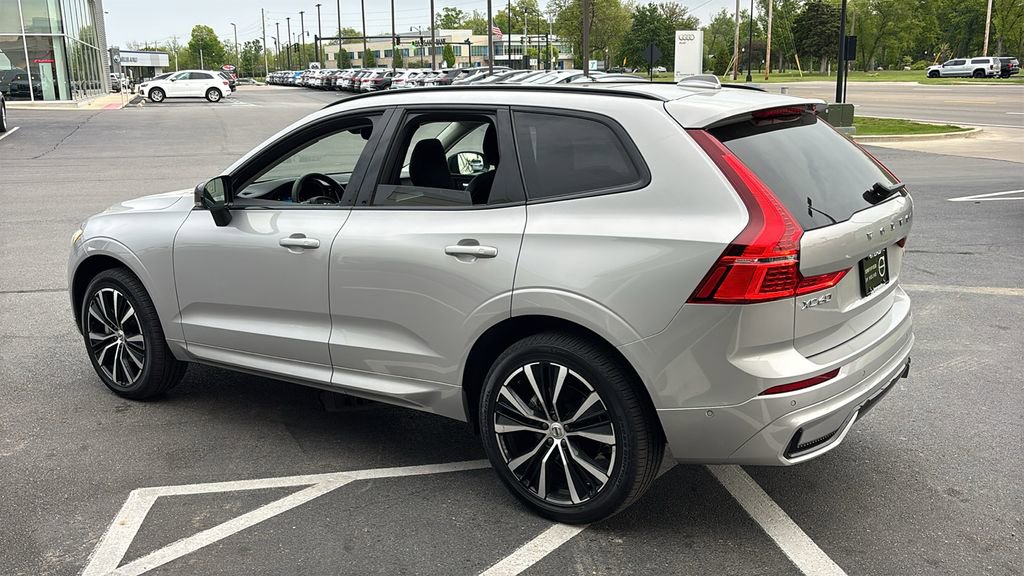 Certified 2025 Volvo XC60 B5 Plus AWD/4WD image 4