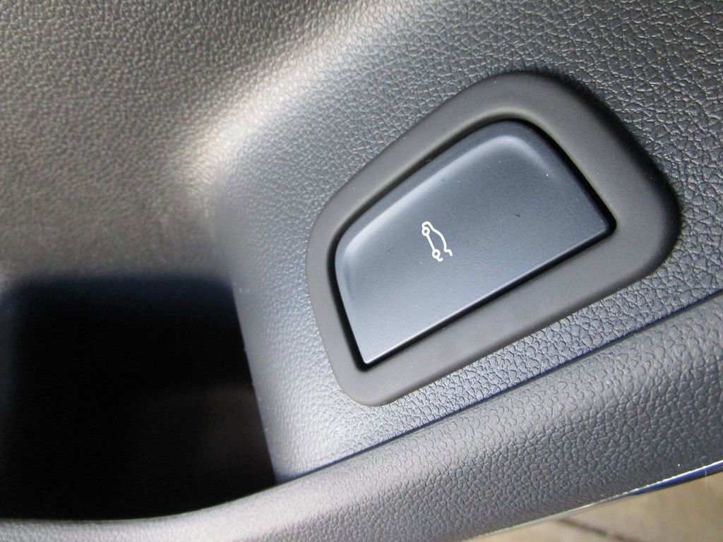 New 2026 Chevrolet Traverse RS w/ LPO, Floor Liner Package image 23