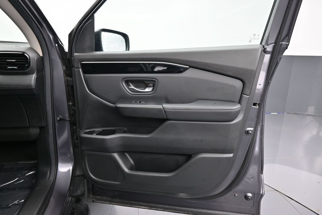 Certified 2025 Honda Pilot Touring image 38