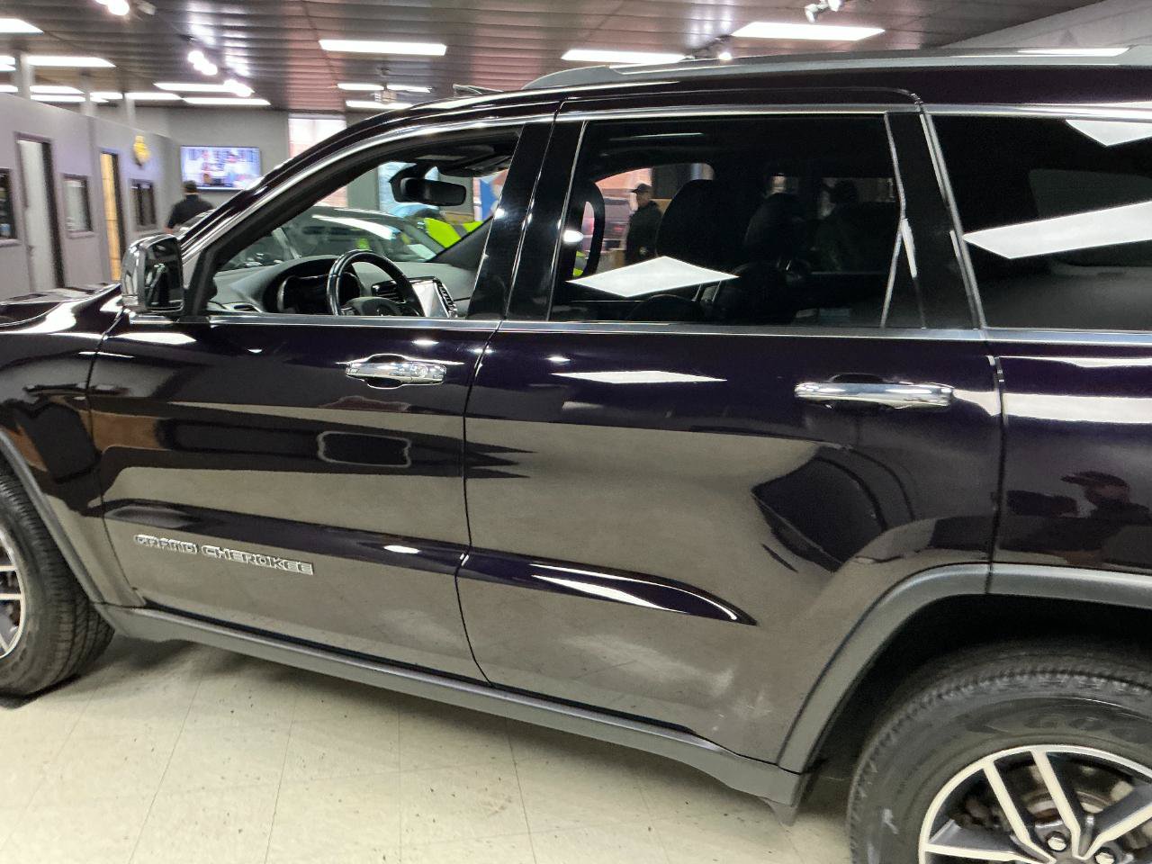 Used 2019 Jeep Grand Cherokee Limited AWD/4WD image 34