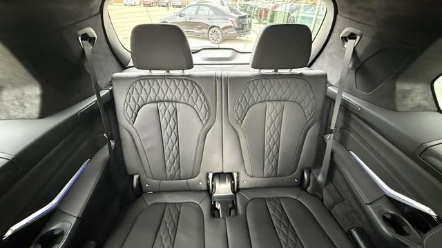 Used 2024 BMW X7 xDrive40i w/ Executive Package AWD/4WD image 37