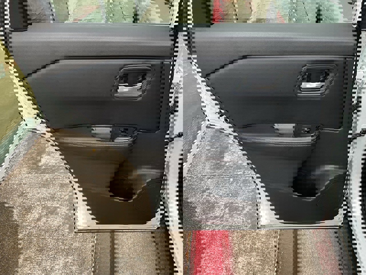 Used 2025 Nissan Rogue SV image 18