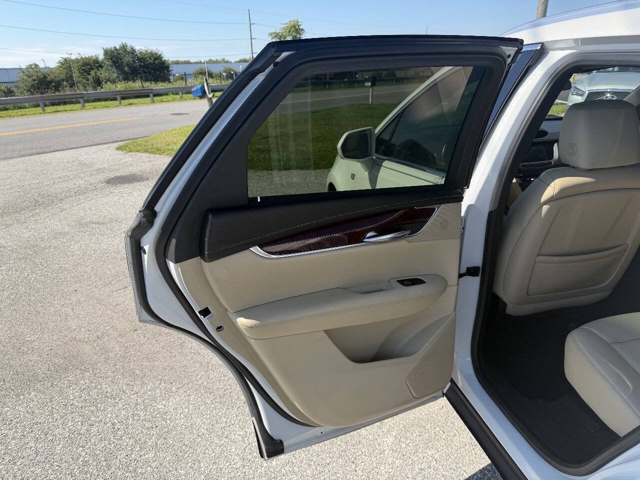 Used 2018 Cadillac XT5 Luxury w/ Driver Awareness Package AWD/4WD image 22