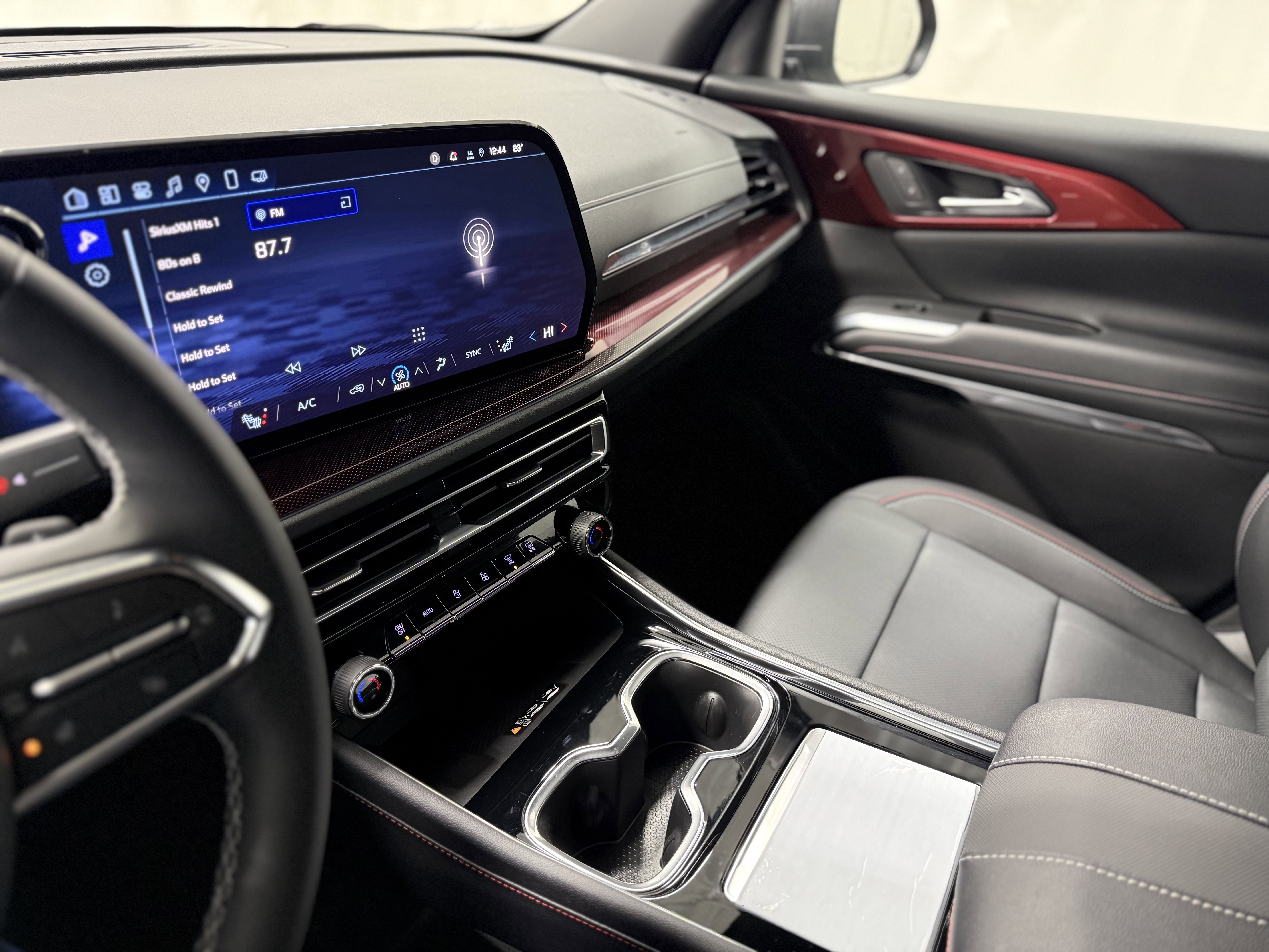 Used 2025 Chevrolet Traverse Z71 w/ Driver Confidence Package image 23