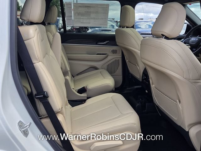New 2026 Jeep Grand Cherokee L Limited RWD image 17