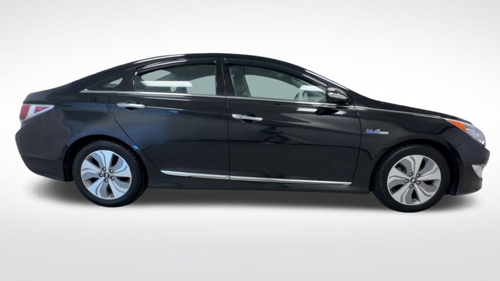 Used 2015 Hyundai Sonata Limited w/ Option Group 02 FWD image 9