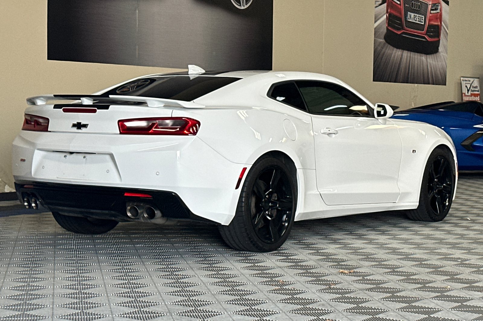 Used 2017 Chevrolet Camaro SS RWD image 4