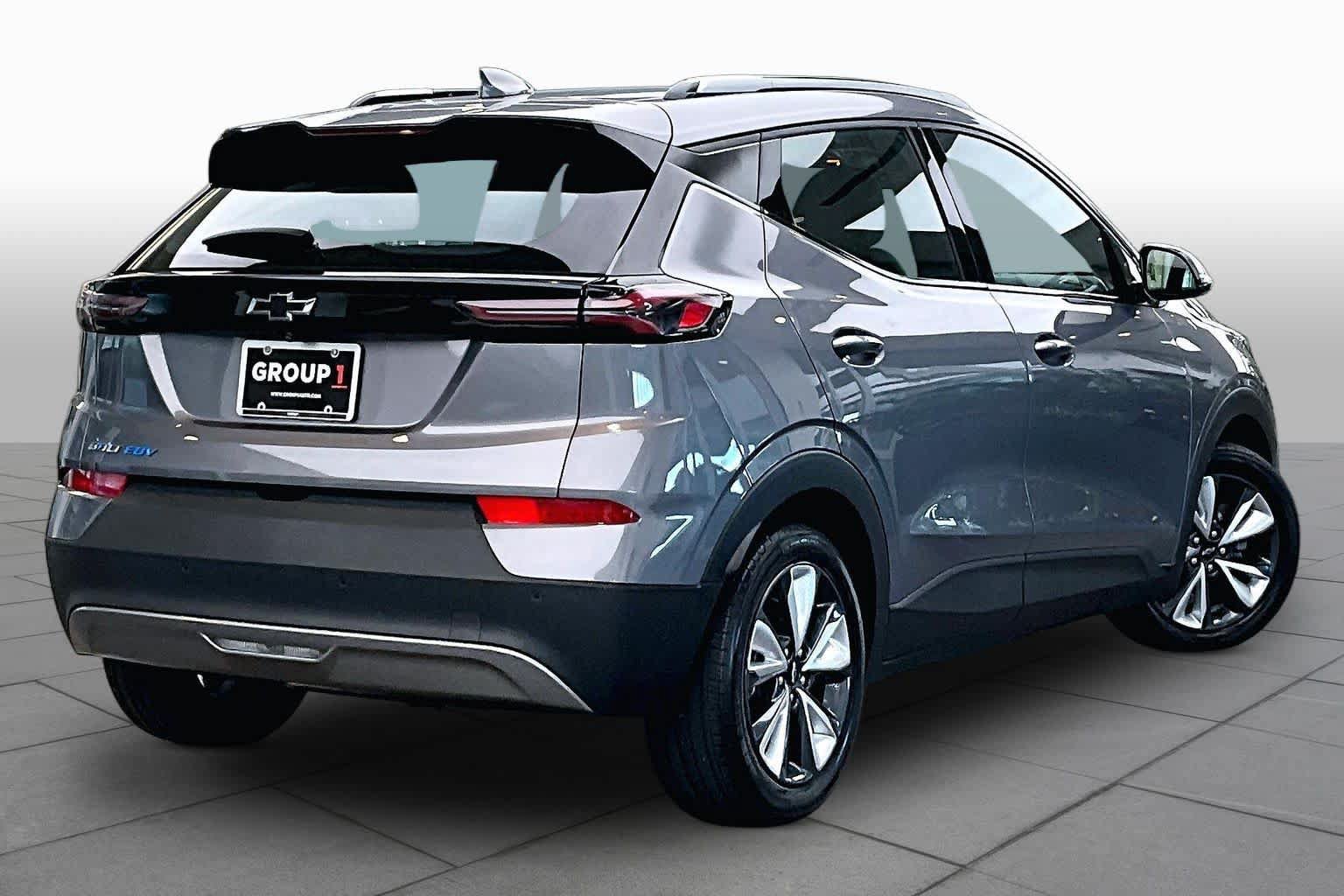 Used 2022 Chevrolet Bolt EUV LT w/ Convenience Package FWD image 11